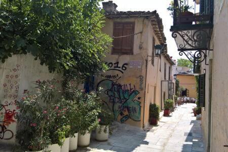 Under The Acropolis, Tiny Room, Big Terrace Atenas Exterior foto