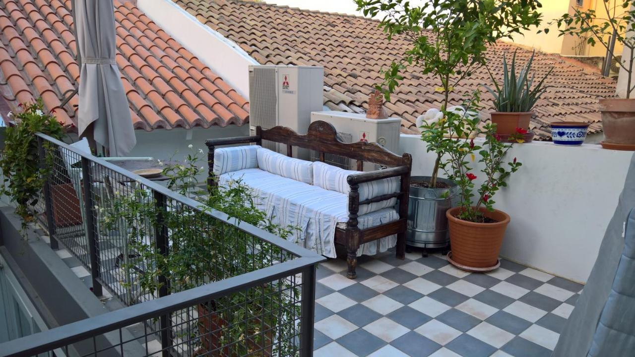 Under The Acropolis, Tiny Room, Big Terrace Atenas Exterior foto